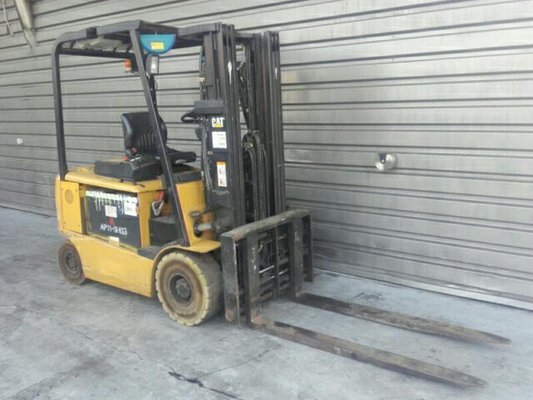 Carrello elevatore frontale a 4 ruote Caterpillar EP25K-PAC - 1