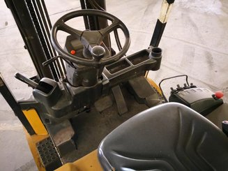 Carrello elevatore frontale a 4 ruote Caterpillar EP35K - 1