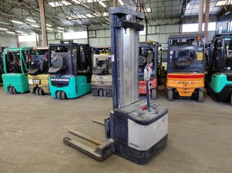 Carrello stoccatore a razze larghe Crown WS2300 1.8 - 1