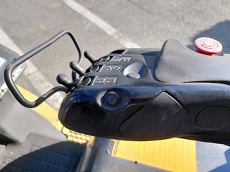 Carrello elevatore frontale a 4 ruote Caterpillar GP25N - 8
