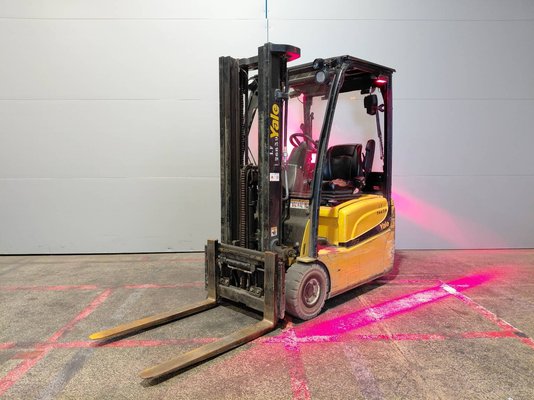 Carrello elevatore frontale a 3 ruote Yale ERP16VT SWB - 1