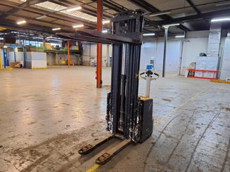Stoccatori guida in accompagnamento Caterpillar NSP16N2