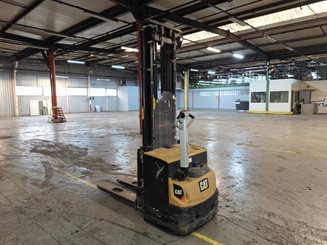 Stoccatori guida in accompagnamento Caterpillar NSP16N2