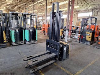 Stoccatori guida in accompagnamento Caterpillar NSP16NI