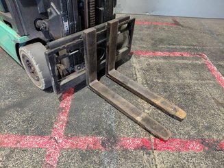 Carrello elevatore frontale a 3 ruote Yale ERP16 ATF