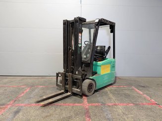 Carrello elevatore frontale a 3 ruote Yale ERP16 ATF