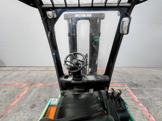 Carrello elevatore frontale a 3 ruote Yale ERP16 ATF