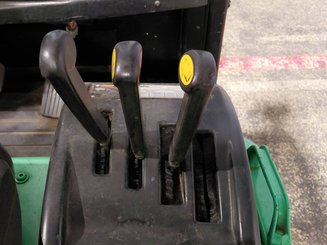 Carrello elevatore frontale a 3 ruote Yale ERP16 ATF