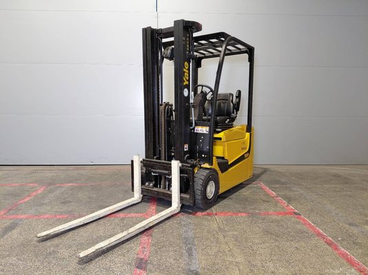 Carrello elevatore frontale a 3 ruote Yale ERP15VC - 1