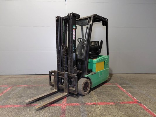 Carrello elevatore frontale a 3 ruote Yale ERP16 ATF - 1