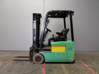 Carrello elevatore frontale a 3 ruote Yale ERP16 ATF - 4