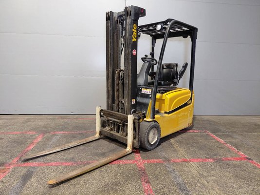 Carrello elevatore frontale a 3 ruote Yale ERP18VT - 1