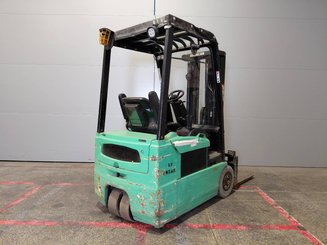 Carrello elevatore frontale a 3 ruote Yale ERP16 ATF - 3