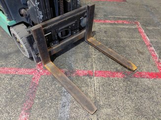 Carrello elevatore frontale a 3 ruote Yale ERP16 ATF - 6
