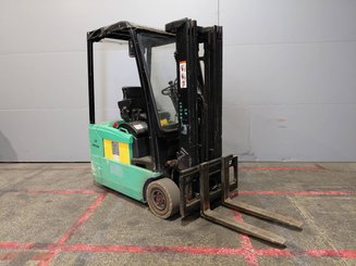 Carrello elevatore frontale a 3 ruote Yale ERP16 ATF - 1