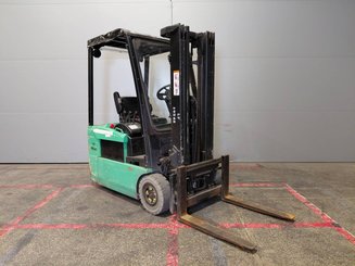 Carrello elevatore frontale a 3 ruote Yale ERP16 ATF - 1