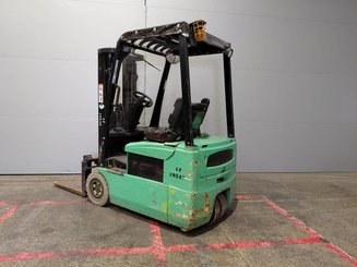 Carrello elevatore frontale a 3 ruote Yale ERP16 ATF - 2
