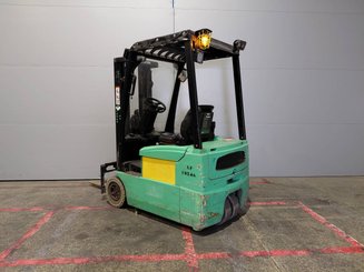 Carrello elevatore frontale a 3 ruote Yale ERP16 ATF