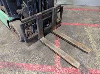 Carrello elevatore frontale a 3 ruote Yale ERP16 ATF