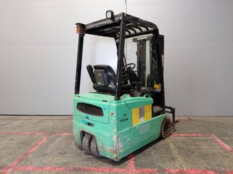Carrello elevatore frontale a 3 ruote Yale ERP16 ATF
