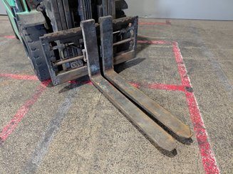 Carrello elevatore frontale a 4 ruote Yale GDP30VX