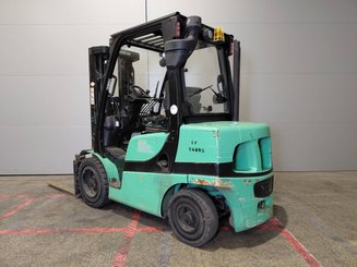 Carrello elevatore frontale a 4 ruote Yale GDP30VX