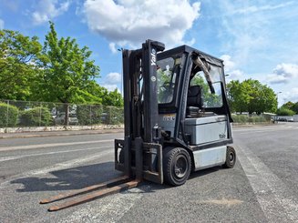 Carrello elevatore frontale a 4 ruote Yale ERP30