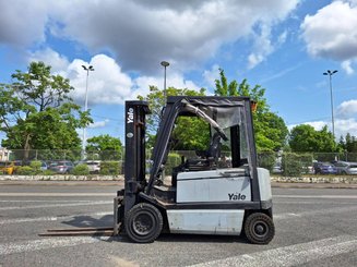 Carrello elevatore frontale a 4 ruote Yale ERP30