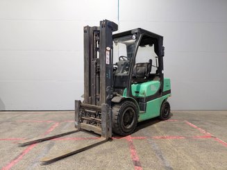 Carrello elevatore frontale a 4 ruote Yale GDP30VX