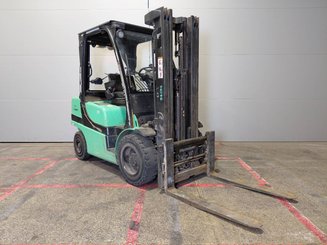 Carrello elevatore frontale a 4 ruote Yale GDP30VX