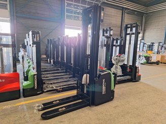 Stoccatori guida in accompagnamento Hangcha CDD16-AC2-I