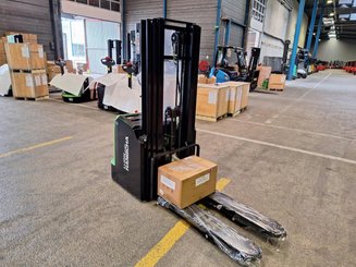 Stoccatori guida in accompagnamento Hangcha CDD16-AC2-I