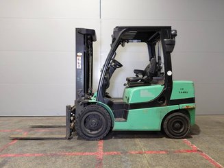 Carrello elevatore frontale a 4 ruote Yale GDP30VX - 4