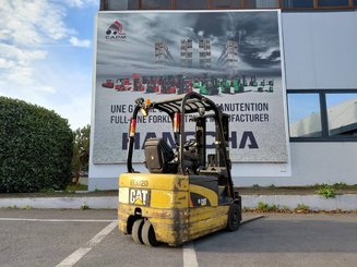 Carrello elevatore frontale a 3 ruote Caterpillar EP18NT