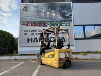 Carrello elevatore frontale a 3 ruote Caterpillar EP18NT