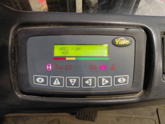 Carrello elevatore frontale a 3 ruote Yale ERP16 ATF