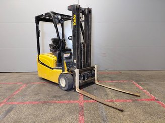 Carrello elevatore frontale a 3 ruote Yale ERP18VT