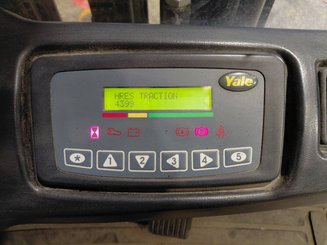 Carrello elevatore frontale a 3 ruote Yale ERP16 ATF