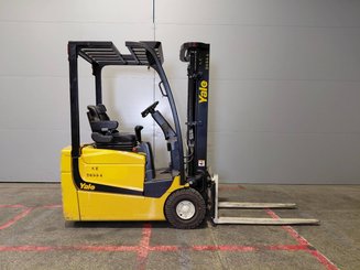 Carrello elevatore frontale a 3 ruote Yale ERP15VC