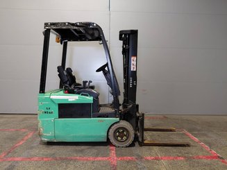 Carrello elevatore frontale a 3 ruote Yale ERP16 ATF