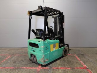 Carrello elevatore frontale a 3 ruote Yale ERP16 ATF