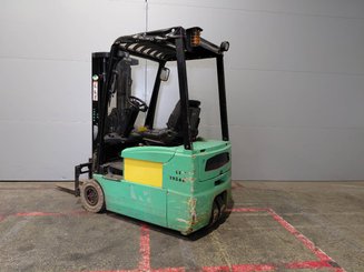Carrello elevatore frontale a 3 ruote Yale ERP16 ATF