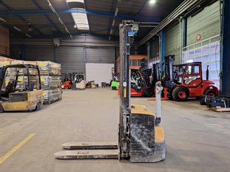 Stoccatori guida in accompagnamento Caterpillar NSP16N2