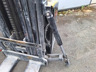 Stoccatori guida in accompagnamento Caterpillar NSP16N2
