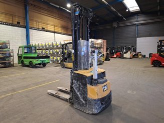 Stoccatori guida in accompagnamento Caterpillar NSP16N2