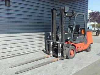 Carrello elevatore frontale a 4 ruote Fenwick E40P