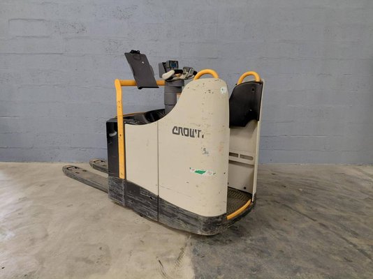 Transpallet con pedana Crown WT3040 - 1