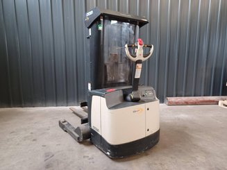 Carrello stoccatore a razze larghe Crown SHR5520-1.3