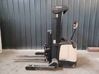 Carrello stoccatore a razze larghe Crown SHR5520-1.3