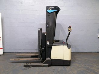 Carrello stoccatore a razze larghe Crown SHR5540-1.6